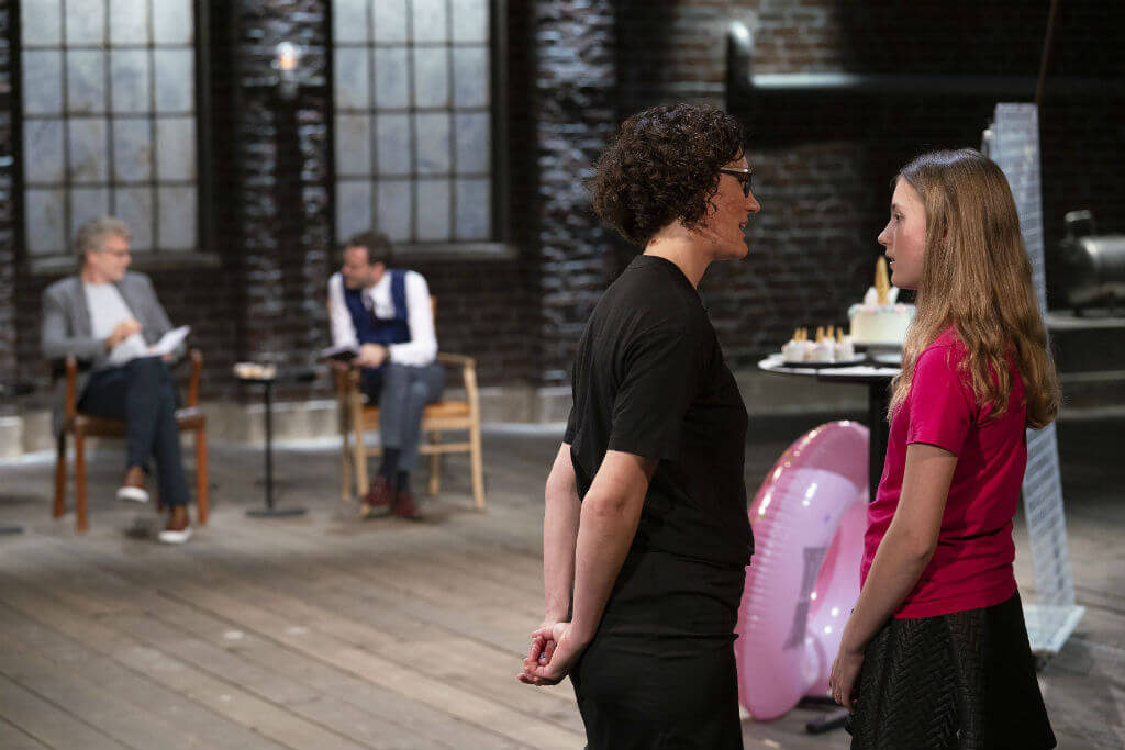 Løvens Hule, B for Badedyr. K for Kage, Bizz Up