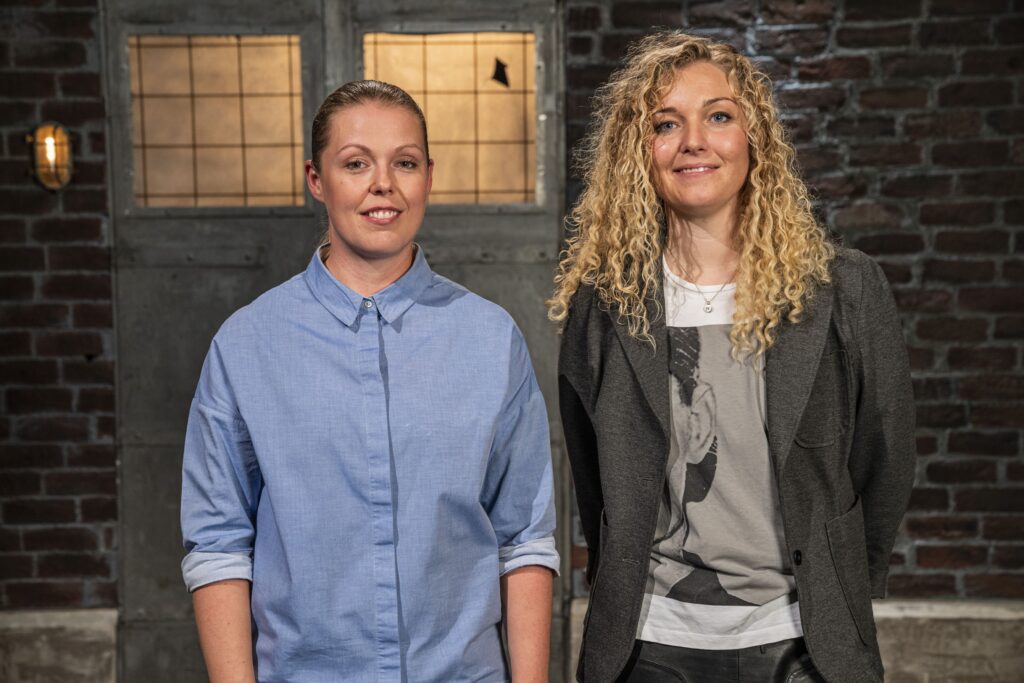 Wallpipe, Løvens Hule, Bizz Up