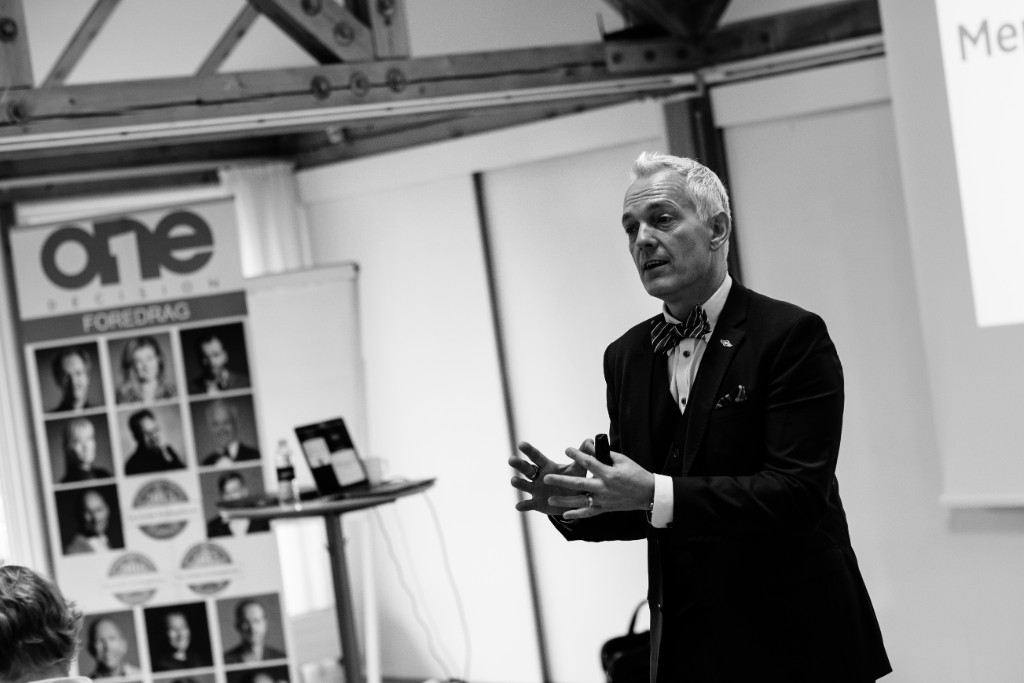 Menneskekender, Tony Evald Clausen, Bizzup.dk, One Decision,