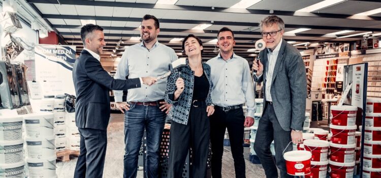 DecoFarver: Tre løver fra Løvens Hule investerer 2,7 millioner kroner