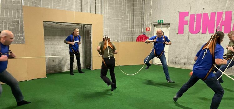Funhall: Action, sjov og korpsånd
