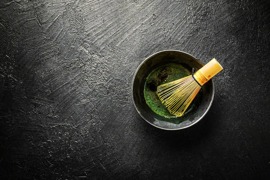 Derfor vælger flere danskere matcha i stedet for kaffe – og sover bedre